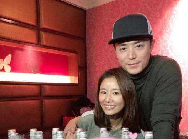 林心如曝霍建华停工一年现状:在家带娃很开心,但女儿更黏妈妈_邱泽和