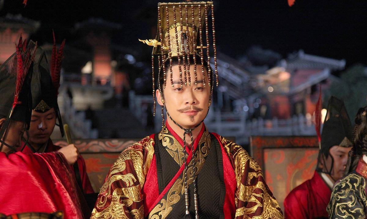 曹操过世后,曹丕立马向妹妹曹节讨要玉玺想要称帝,谁知却遭大骂_刘协