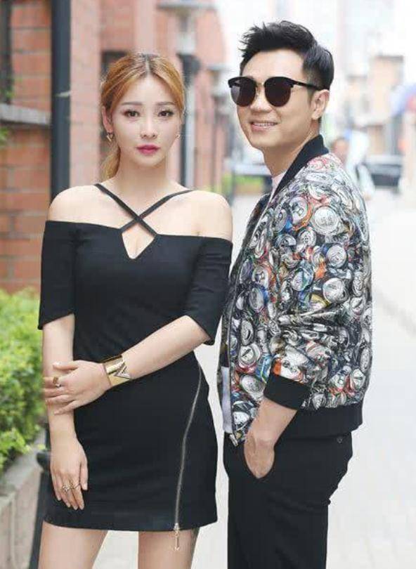 从此之后,柳岩的演艺道路变得更加辉煌,还凭借《少帅》获得了白玉兰的