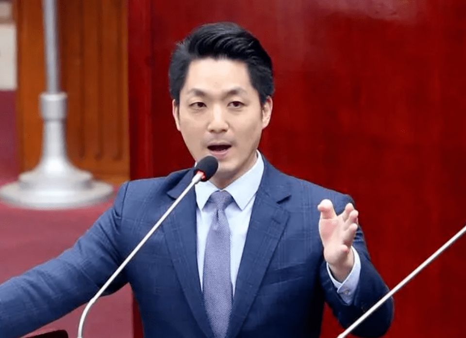 据中国台湾网报道,台北市长蒋万安近日在接受"质询"时声称,台湾不应该