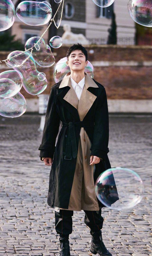 刘昊然暖笑杀伤力有多大:几组国外写真照领略"余威"_笑容_质疑_生活