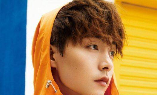 第二天中秋节,小天宇还在睡梦中,被一阵敲门声吵醒.