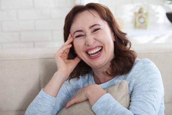 绝经早的女人是不是老得快(女人绝经期的小常识)