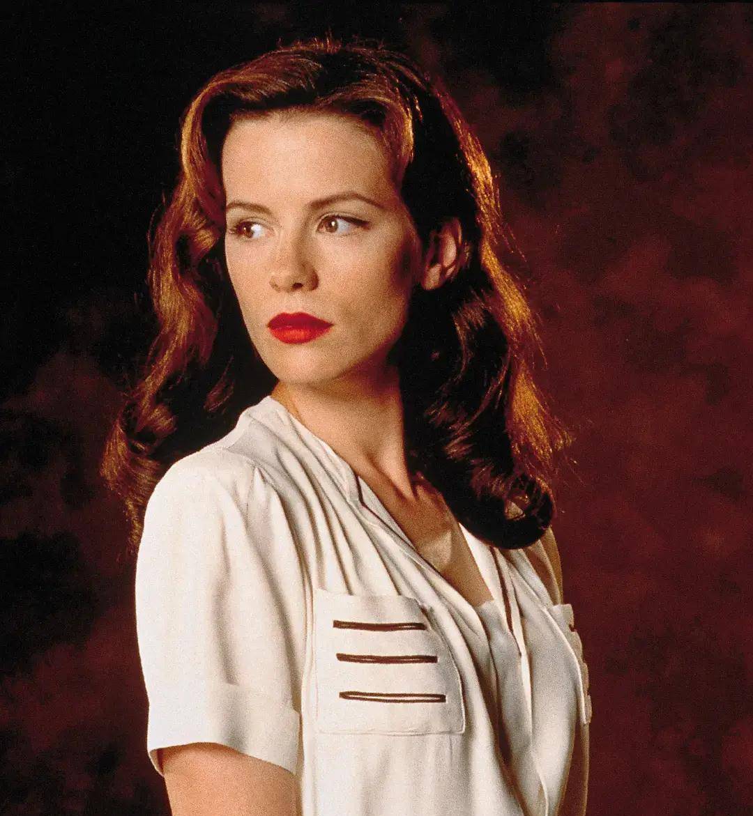 时尚迷人充满魅力的凯特贝金赛尔是《珍珠港》中的美丽女主角