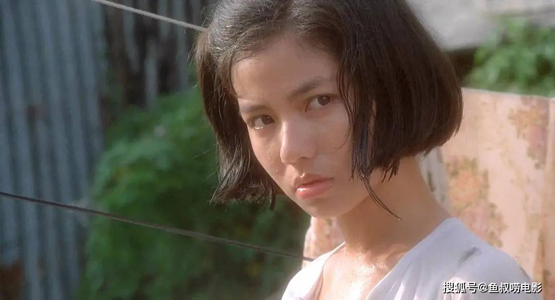 58岁关海山和23岁钟楚红演激情戏,80年代香港的人究竟有多惨?