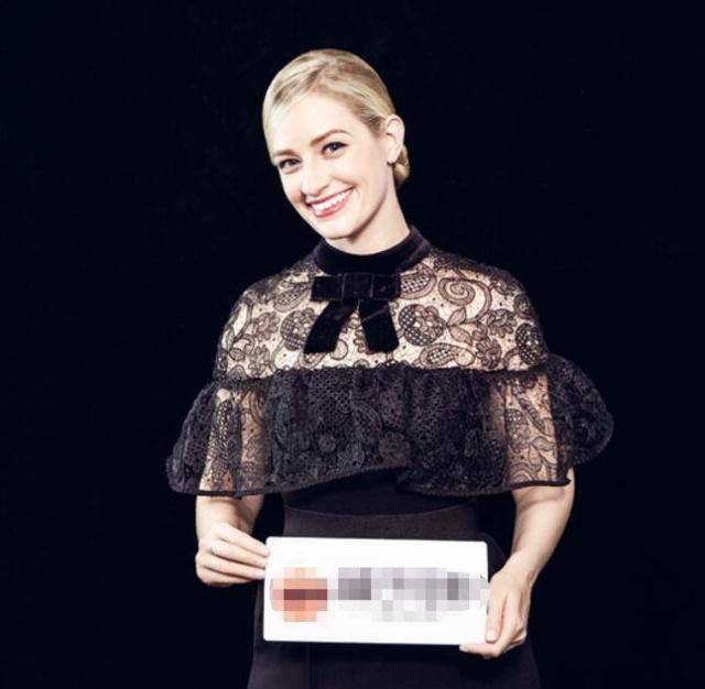 姐妹"卡洛琳合影,实则为两人主演新片宣传造势_贝丝·比厄_电影_成功