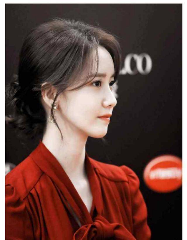 林允儿的年龄真难猜,出道14年,没变过……_下颌_状态_下巴