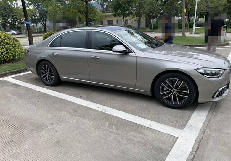 全新一代奔驰s级现身,外形饱满,内饰大变样,尺寸提升,香吗?