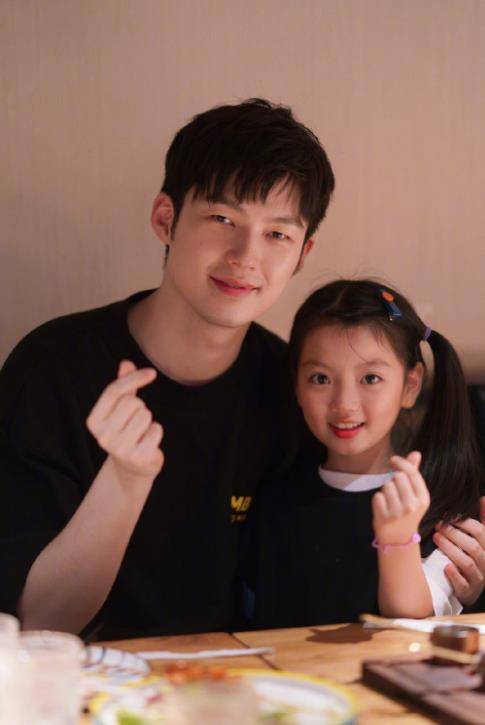 还记得《爸爸去哪儿》的阿拉蕾吗?