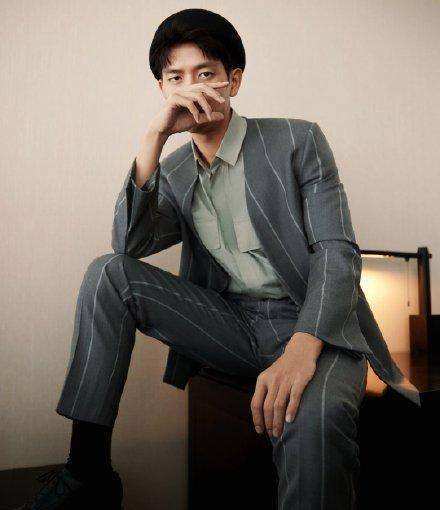 男女明星视频播放量排行榜,张艺兴第4杨幂第9,看到李现:可惜了_热播