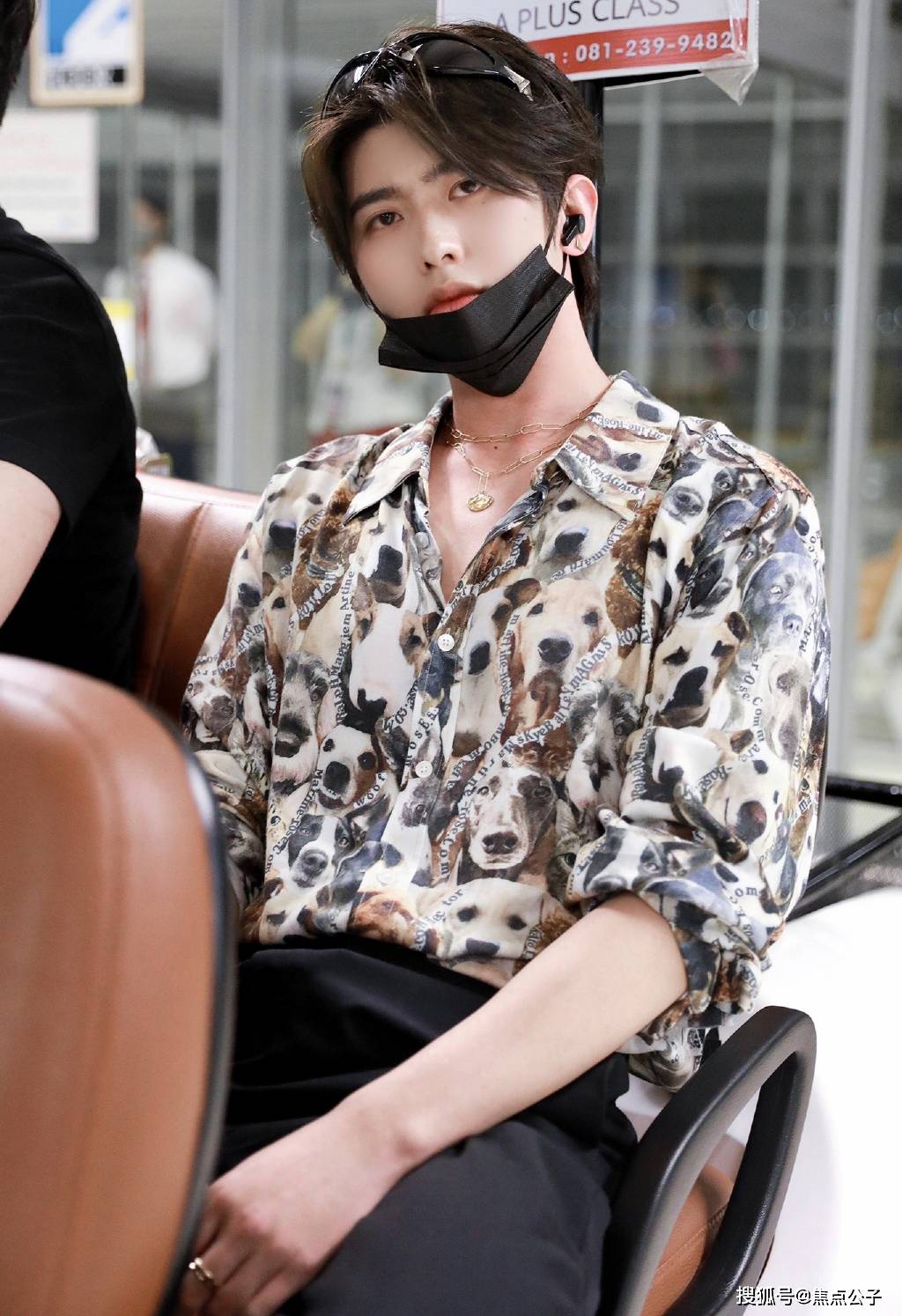 王鹤棣应援图撞王嘉尔家,白鹿范丞丞家有多处重合_蔡徐坤_嘉宾_人气