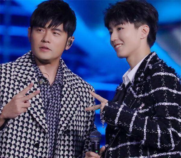 明星也追星,王俊凯偶像周杰伦,看到李庚希:这谁不喜欢?