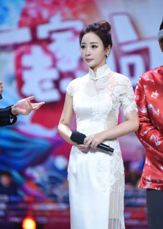 看到柳岩的旗袍照,终于明白为什么42岁没人敢结婚了,连古风都难掩魅力