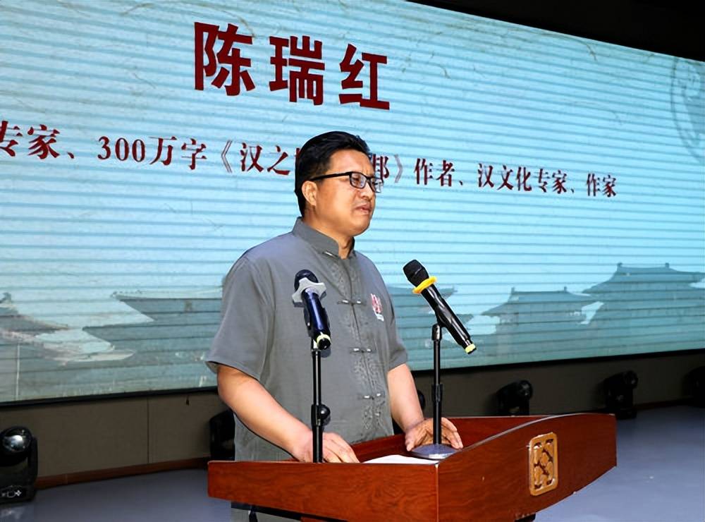 张广立致辞时说:"巨野历史悠久,文化底蕴深厚,是春秋"西狩获麟"之地