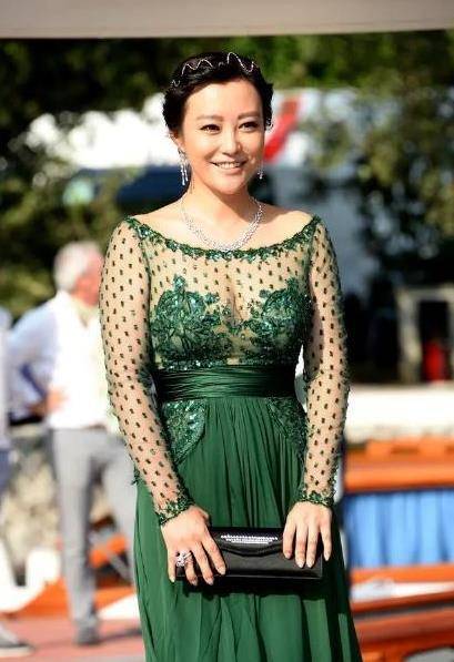 郝蕾"水蜜桃"身材真绝!