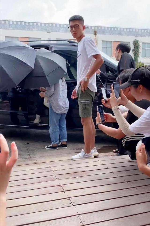 网友直呼心疼杨幂张含韵女明星难当_行为_鞠婧祎_因为