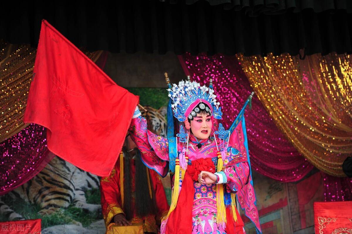 天寿公主遇到扈三娘,两人单挑