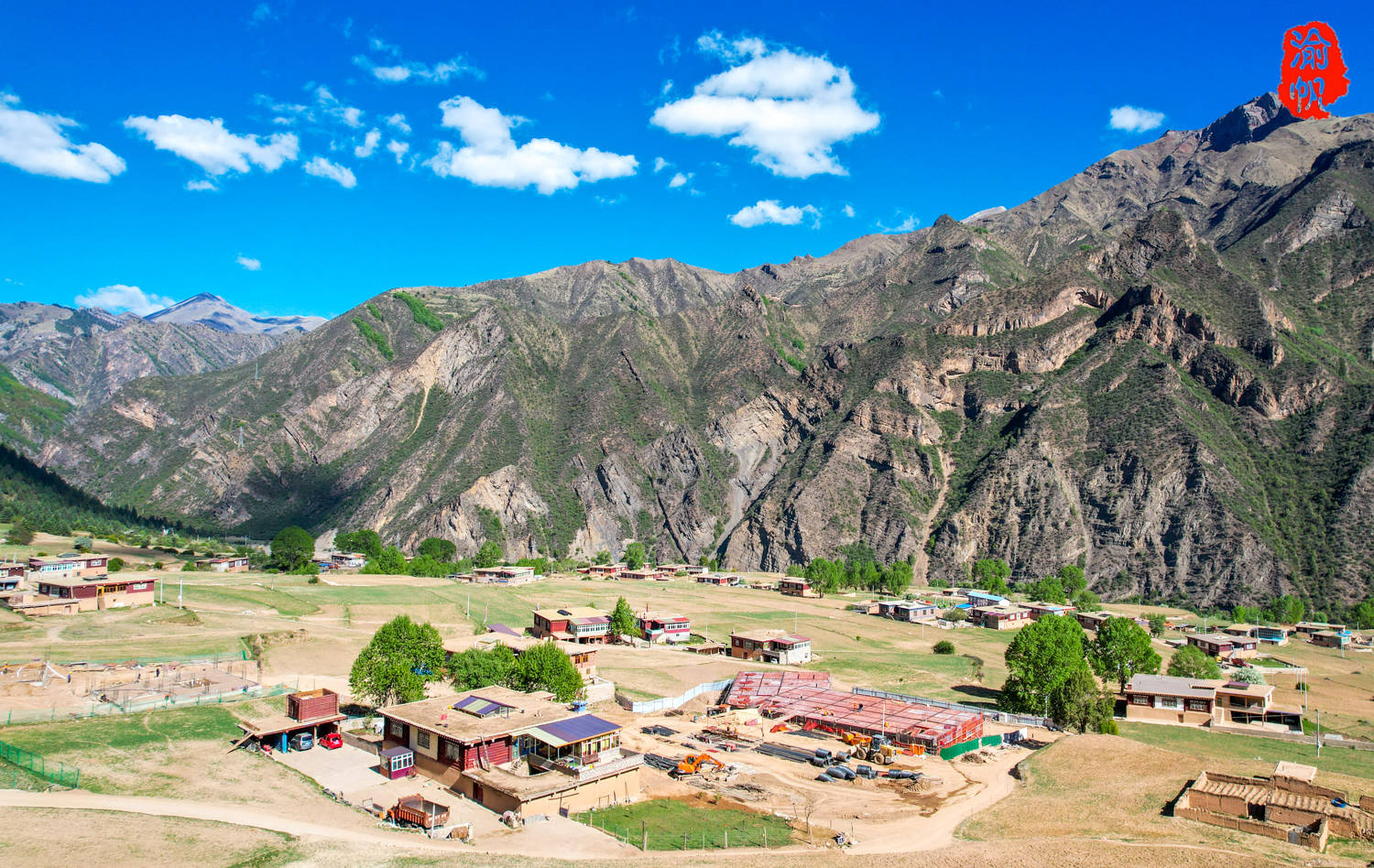 西藏夏乌村,317国道上世外桃源般的藏族村寨,免费对游客开放_江达