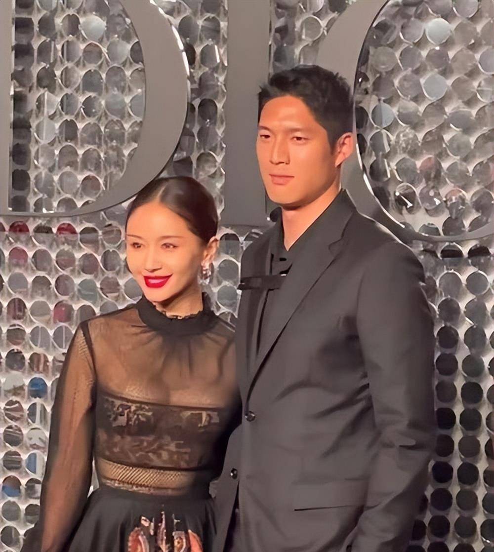 "高端玩家"王子文:京圈大佬为她赎身,8岁儿子生父到底是谁?