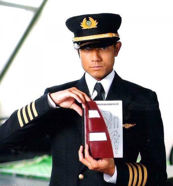 刘德华霸气,古天乐帅气,第一位一眼就爱上!_警服_气质_制服