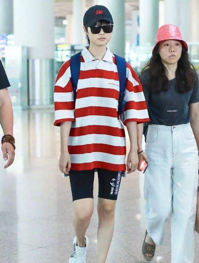 女明星上脚丨杨颖上脚yeezy粉满天星,邓紫棋依旧最爱aj1!