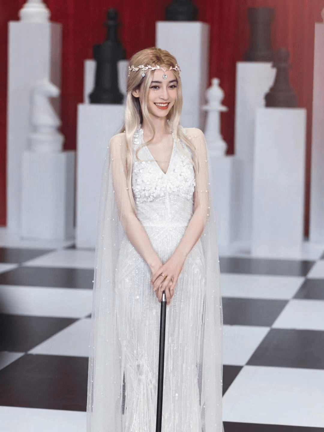 杨颖穿搭太敢露,身穿低身材白纱公主裙,完全看不出生过孩子_白色_设计