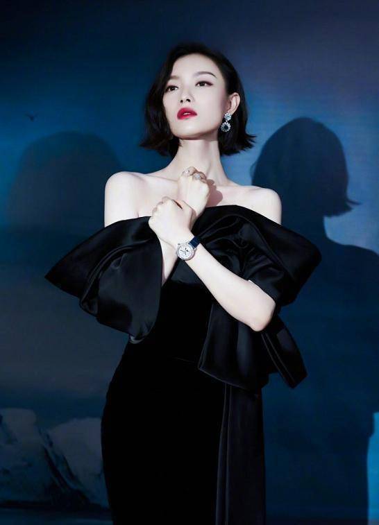 倪妮浑身白到发光,可她露出的脚底板,直接暴露她的真实肤色_时候_皮肤