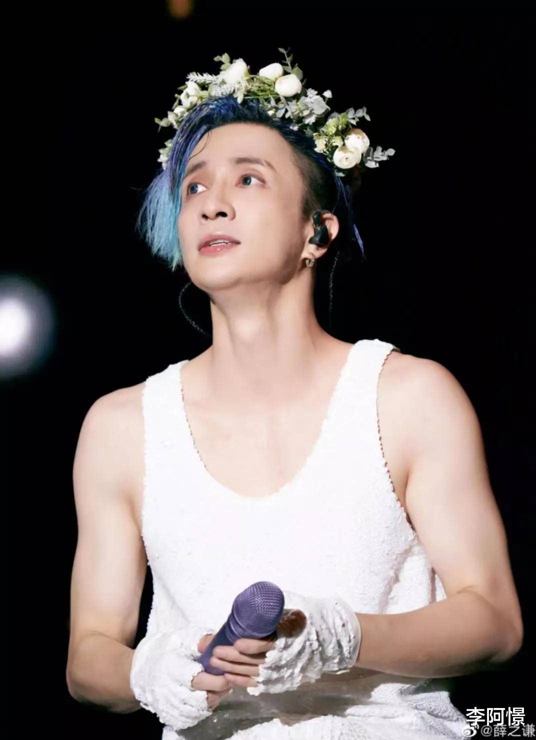 薛之谦连云港演唱会,女子四千元买到假票崩溃打滚,保安双手捂耳_网友