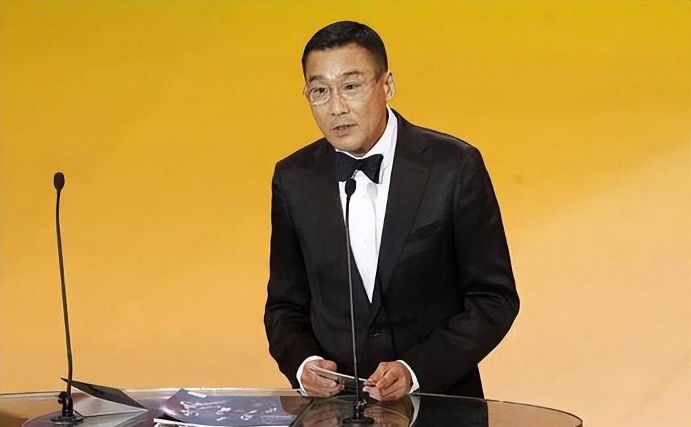 65岁老戏骨的坎坷之路:摆过地摊卖过杂志,还曾遭到过"封杀"_梁家辉