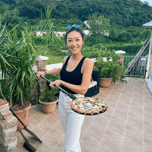 香港小姐季军丁子田,样貌身材背景都不缺,事业一般仍觅得富贵男友!