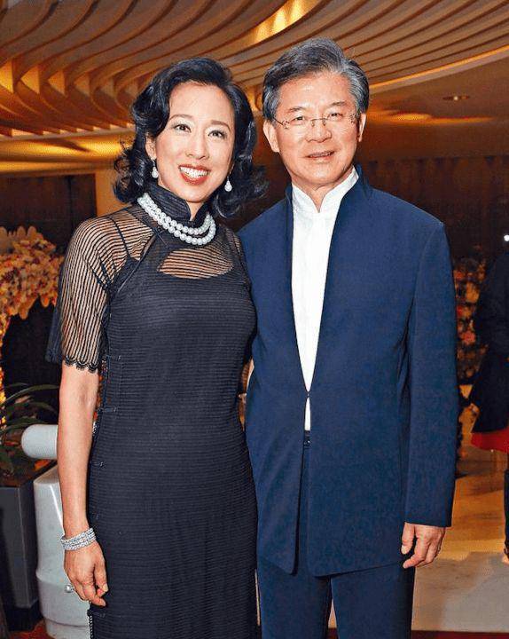 何晶洁:嫁给罗康瑞30年,却是为朱玲玲做嫁衣,儿子替她"报仇"_霍家