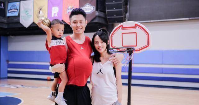 婆家不认,生下两子也不给办婚礼,张嘉倪为何如此卑微?_家庭_婆婆_节目
