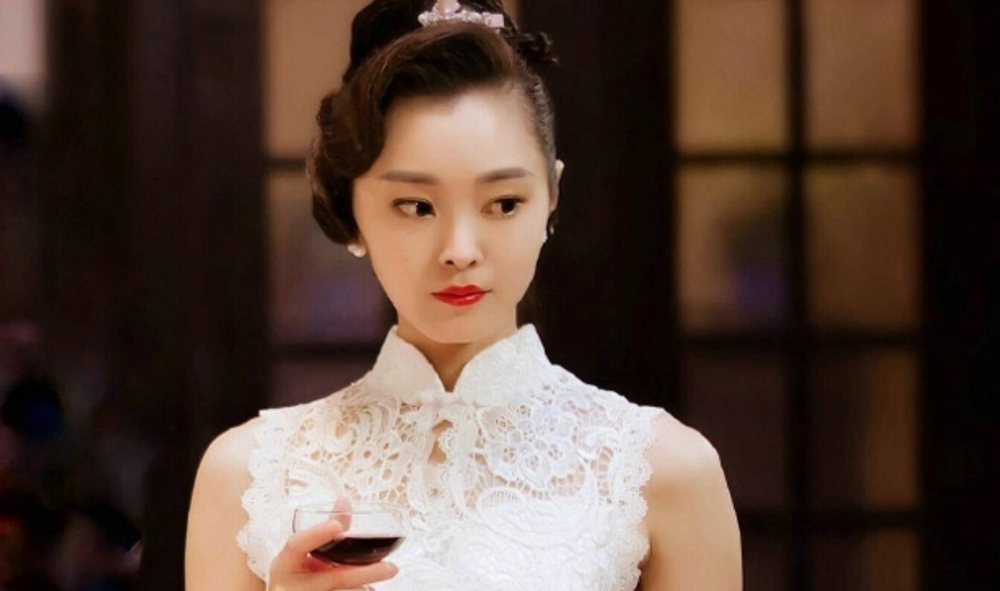 美人宋轶,拥有a4腰的黄金比例身材,一出场光芒万丈_女明星_状态_牙齿