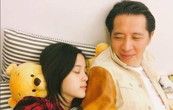 傅娟当年生下欧阳娜娜颇为不易,当生下大女儿欧阳妮妮之后,傅娟曾经