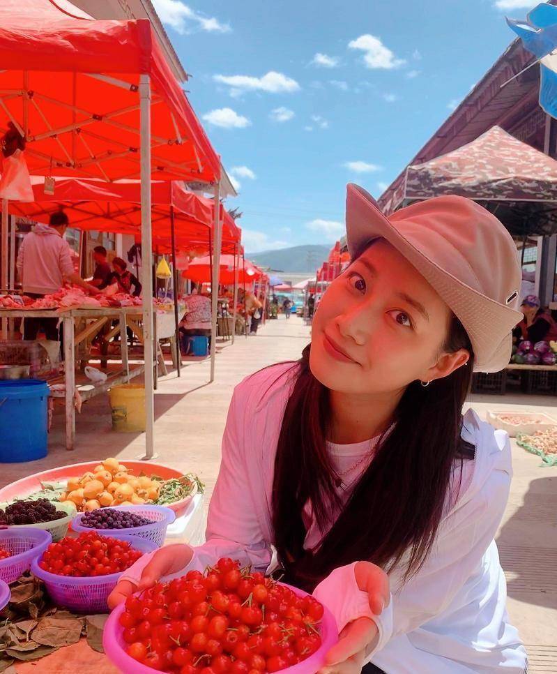 女演员赵婧祎在大理一边拍戏,一边考了本三轮摩托驾照,发文庆贺_摩托