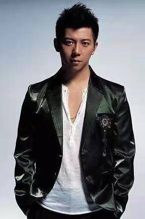 林晓峰林晓峰作为大湾区最会唱歌的哥哥,用独特的声音让《你要如何