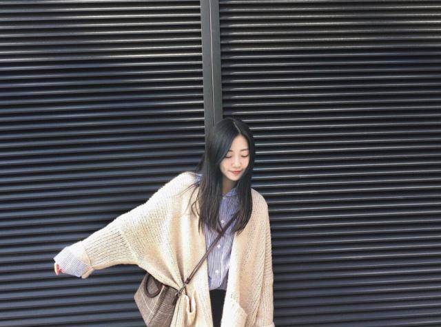 清新甜美过秋天,保暖减龄的软妹穿搭模板,不会搭配照着穿就对了_时尚