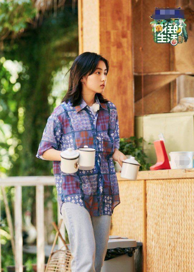 求求张子枫别再录《向往4》了,看她做题的表情可真费劲_节目_明星_易