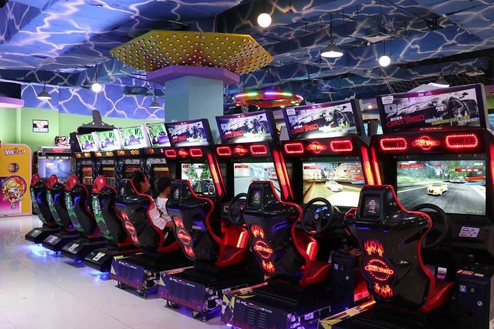 电玩城游戏厅哪些机器受玩家的青睐?推币机厂家_电子游戏_包括_奖品