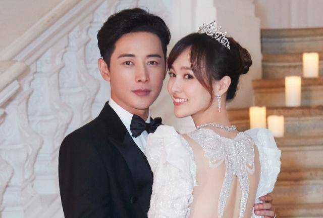 其实从唐嫣和罗晋二人在婚后现身各自的表现便能看出,虽然两个人年纪