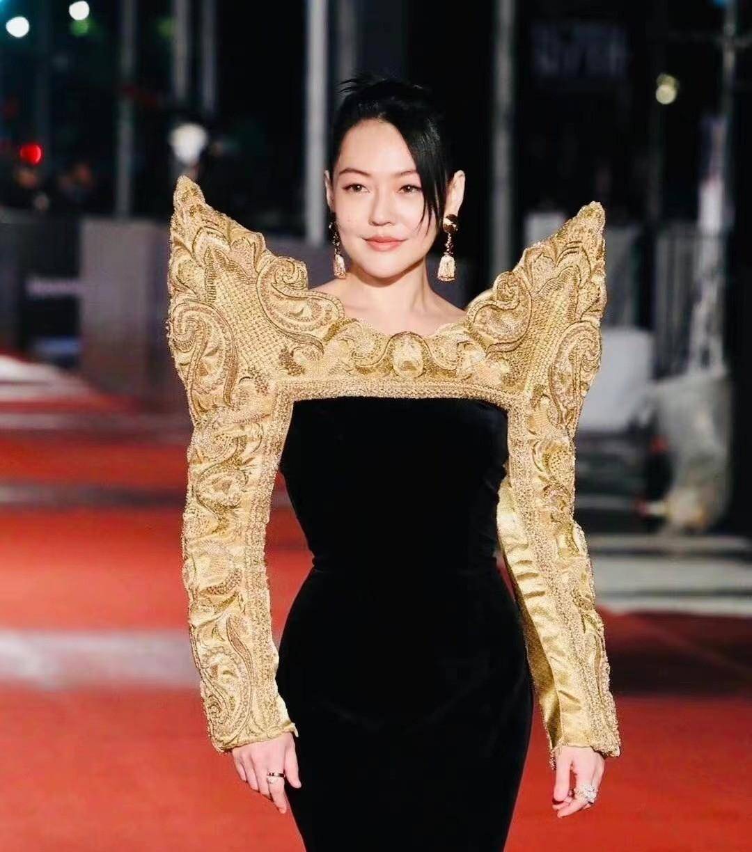 这一次,小s现身金钟奖,凭借《熙娣想聊》获得最佳综艺节目主持人提名