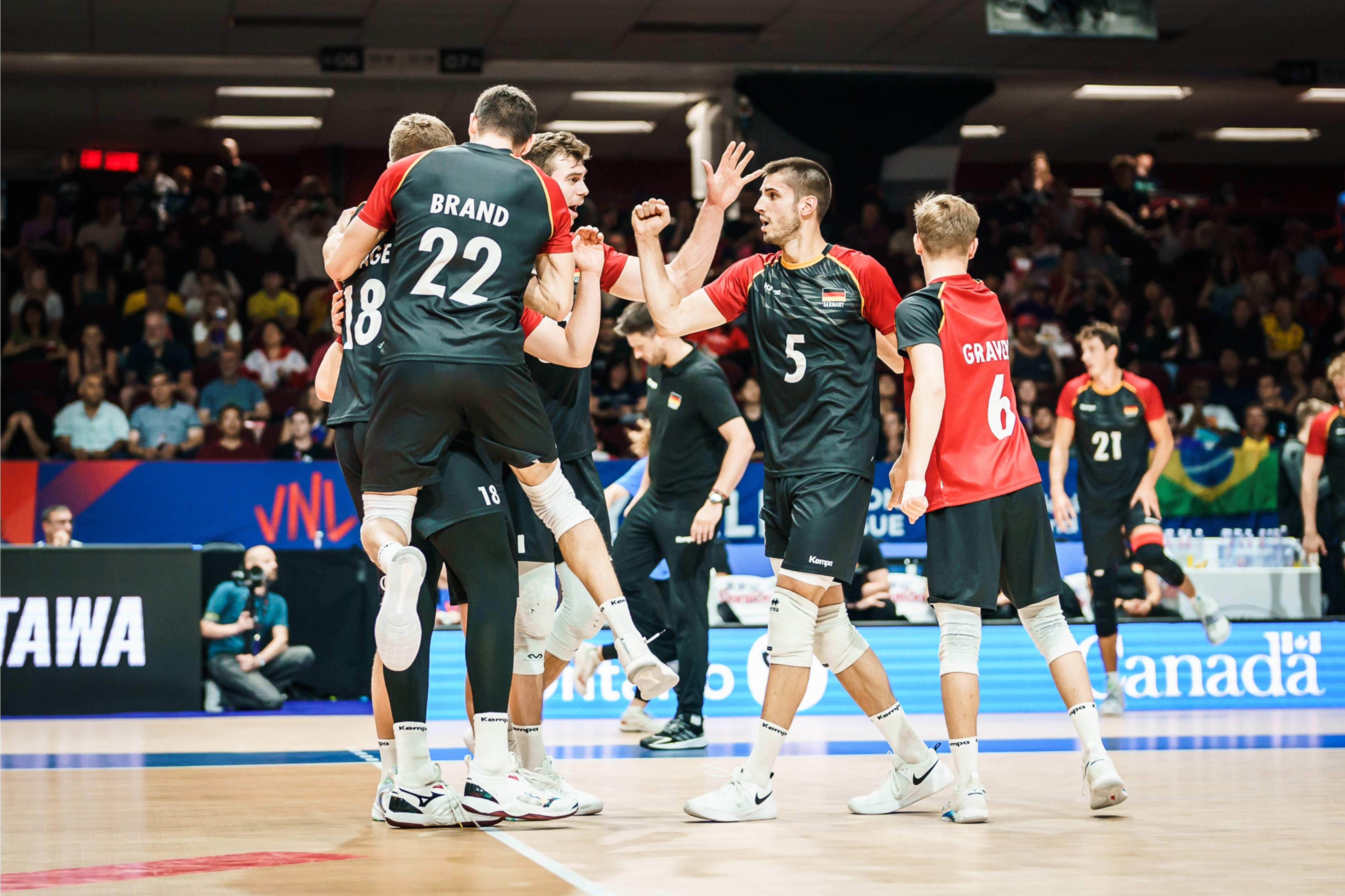 世界男排联赛德国3:1加拿大获得首胜,送中国男排垫底_统计_技术_优势