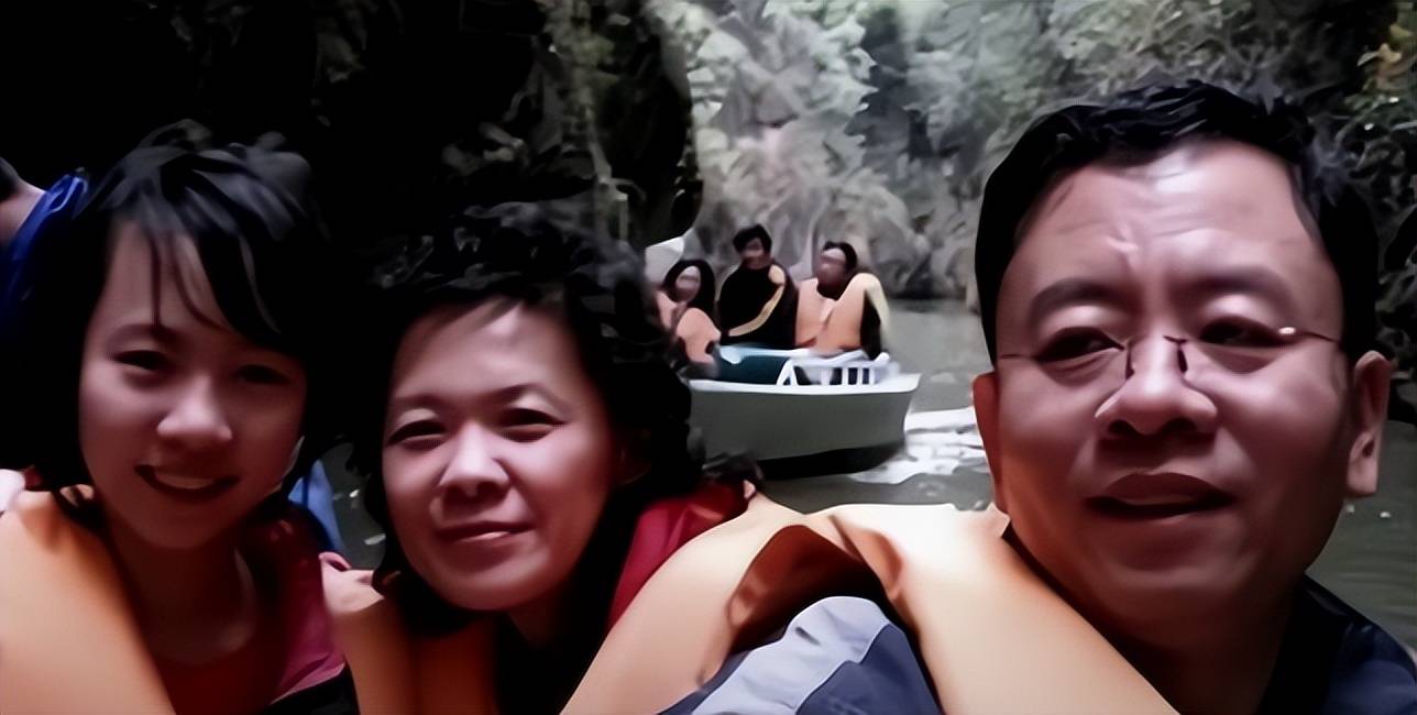 凶手潜逃回国,因爱生恨酿成的悲剧_邵童_李向南_电话