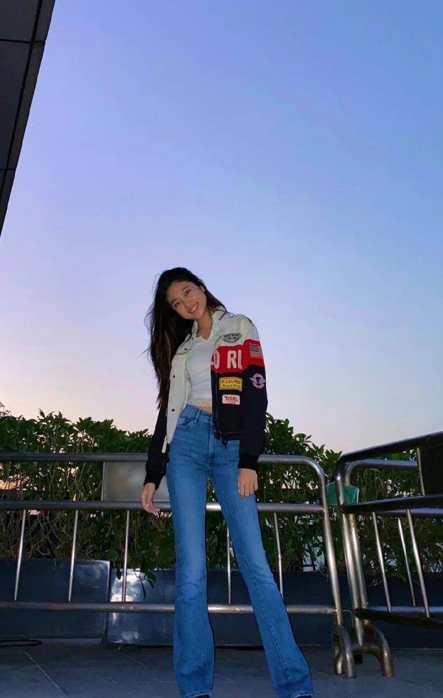 任达华18岁女儿进军模特界,180cm身材太出众,从小就是美人胚子_任晴佳