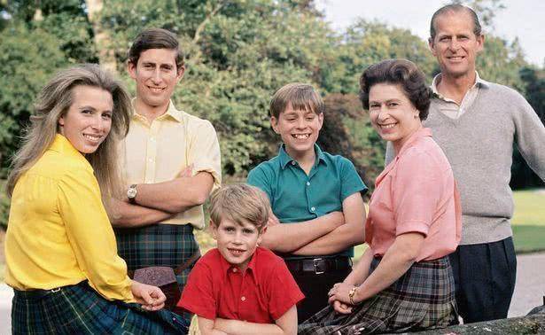 梅根变乖了:她将学凯特,女王拼二胎 再生王位继承人_阿奇·哈里森