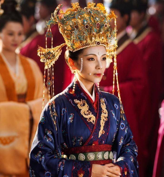 宋朝珍珠花钿妆真不是谁都能驾驭:刘涛,任敏,江疏影等前来挑战_因为