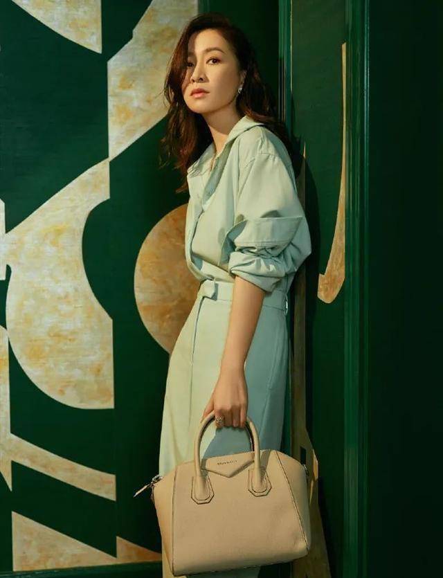 佘诗曼不愧是港风女神!