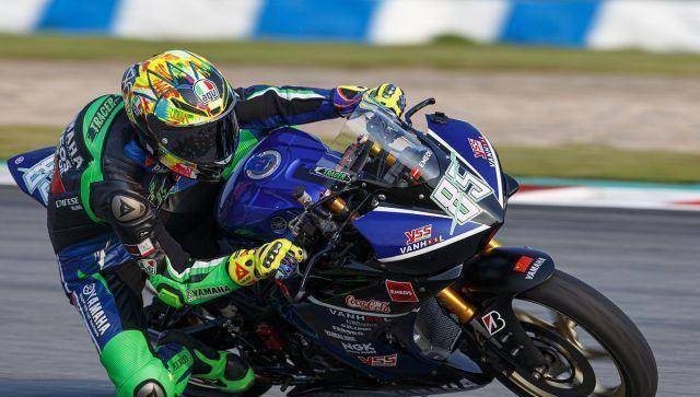 赛车比赛出故障遗憾退赛,王一博头盔里哭泣,模样无助粉丝心疼_方面