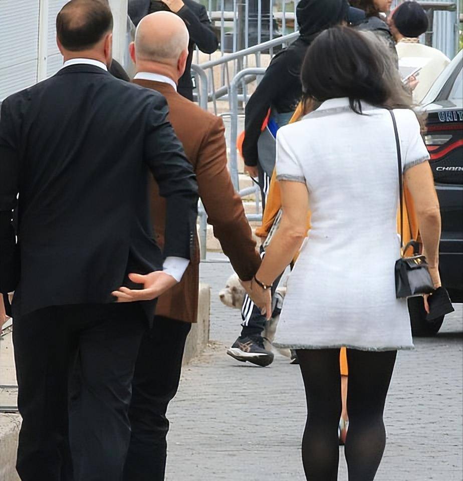 其实桑切斯的背影从后面看更像一个少女.