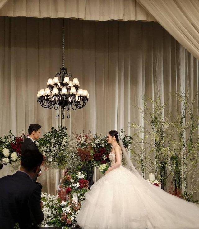 陈浩民夫妇,谢孟伟夫妇也来到现场祝贺!